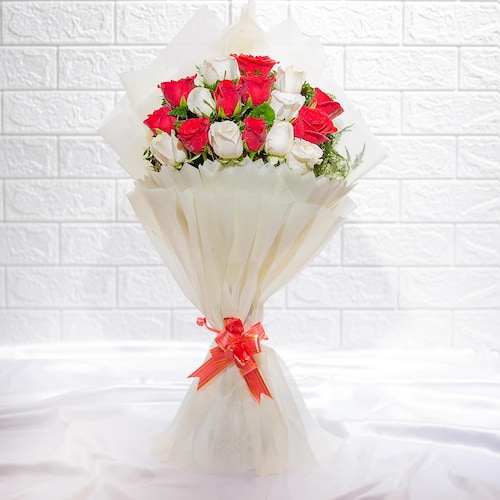 Buy Charming Red And White Roses Arrangement