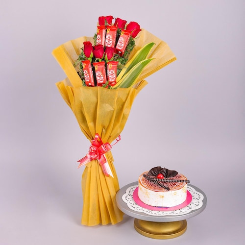 Buy Lucious Love Bouquet With Butterscotch Cake Combo