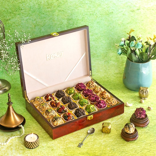 Buy Diwali Delight Laddoo Extravaganza Gift Box