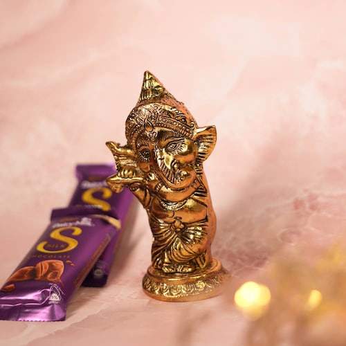 Buy Melodic Ganesh and Silk Chocolate Hamper