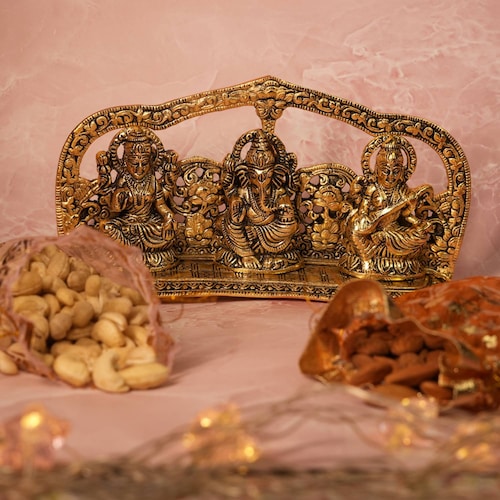 Buy Divine Diwali Wealth and Nutty Indulgence Gift Potli