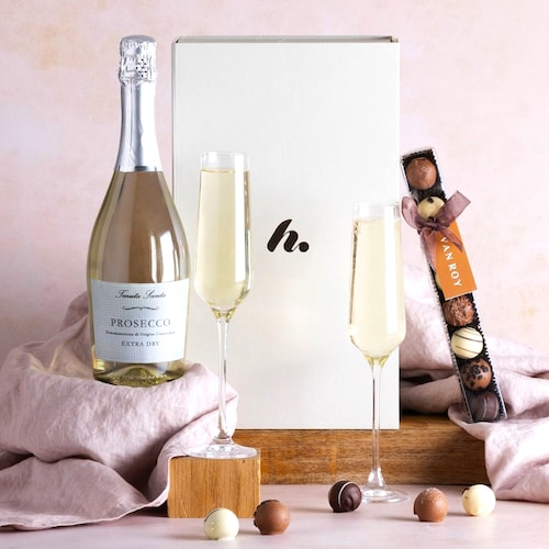 83879_Marvelous Prosecco And Chocolate Hamper