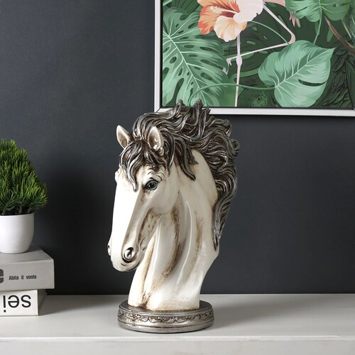 83967_Alluring Mustang Silver Table Decor