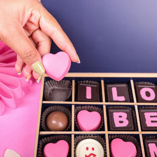 Best Mom Ever Personalized Ambrosial Chocolate Box | Winni.in