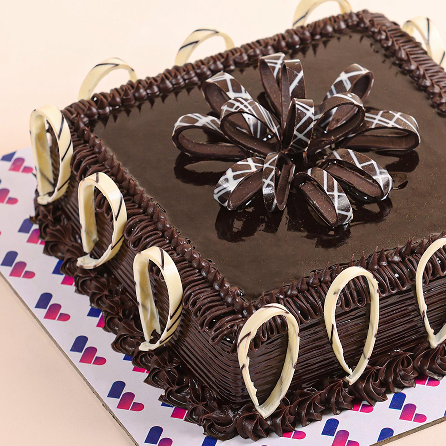 Aggregate 164+ square choco truffle cake in.eteachers