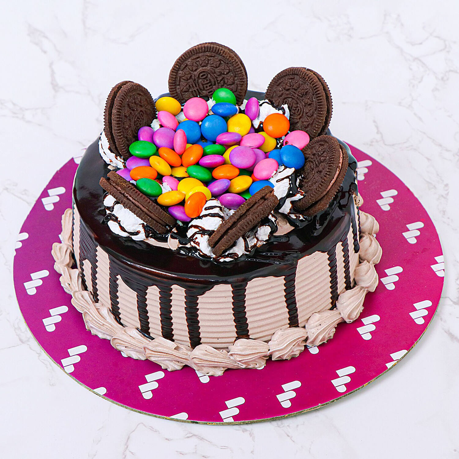 Chocolate Kit Kat Oreo Cake | Kitkat cake, Oreo cake, Lolly cake