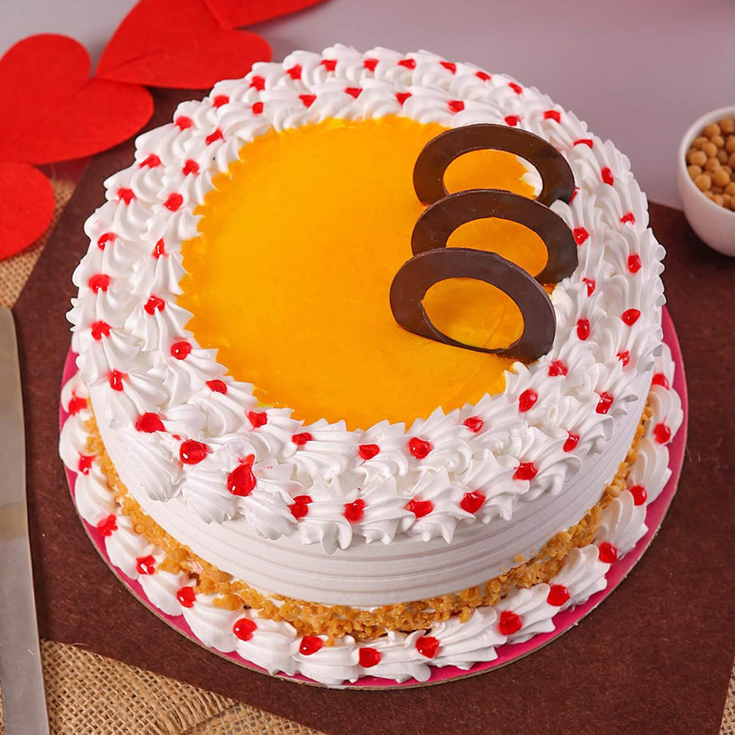 Order Royal Butterscotch Cake online | free delivery in 3 hours - Flowera