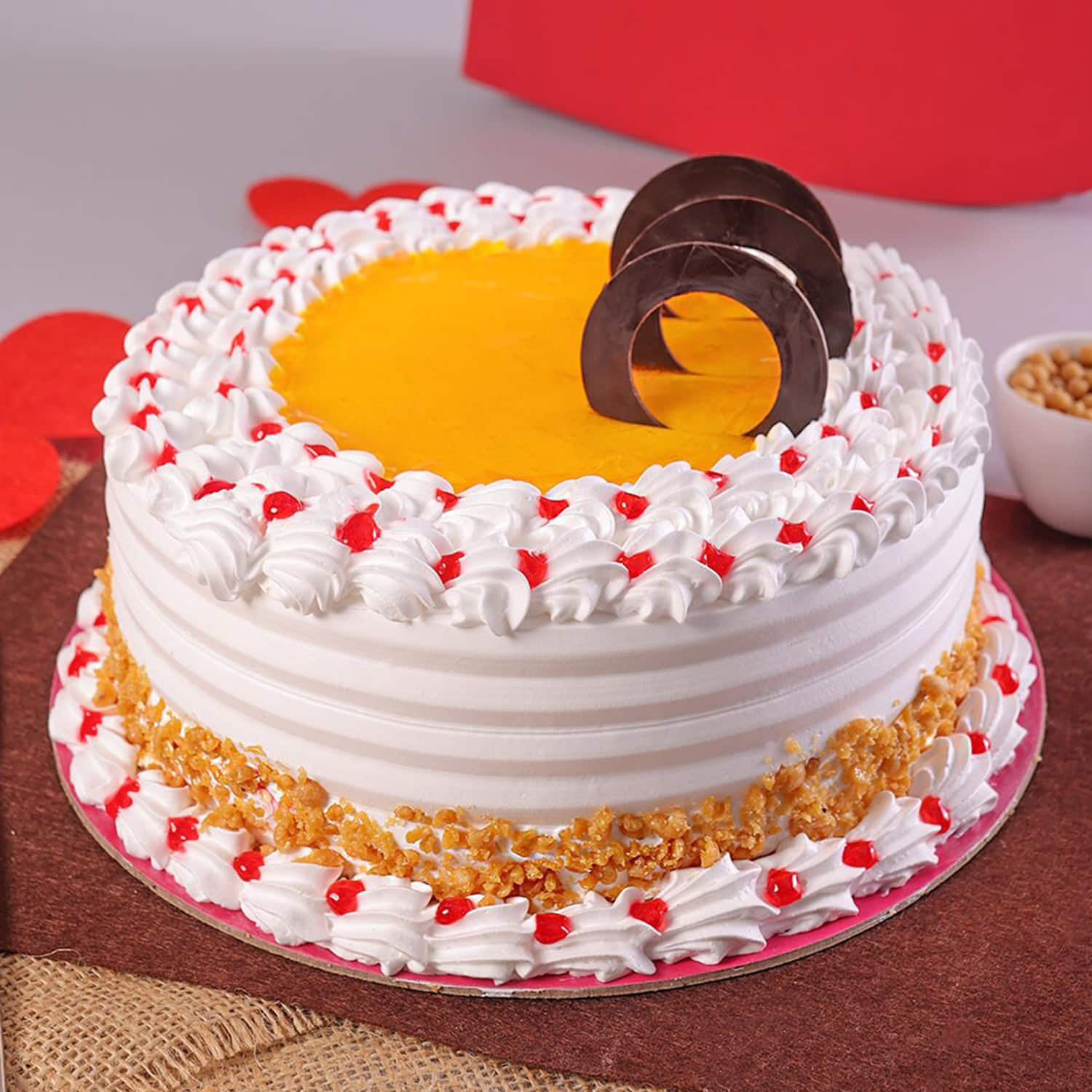 Send Online 1Kg Eggless Butterscotch Cake Order Delivery | flowercakengifts