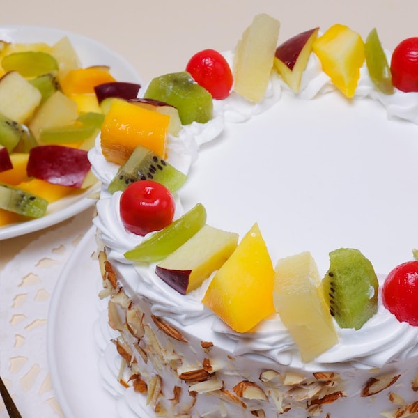 Healthylicious Vanilla Fruit Cake | Winni