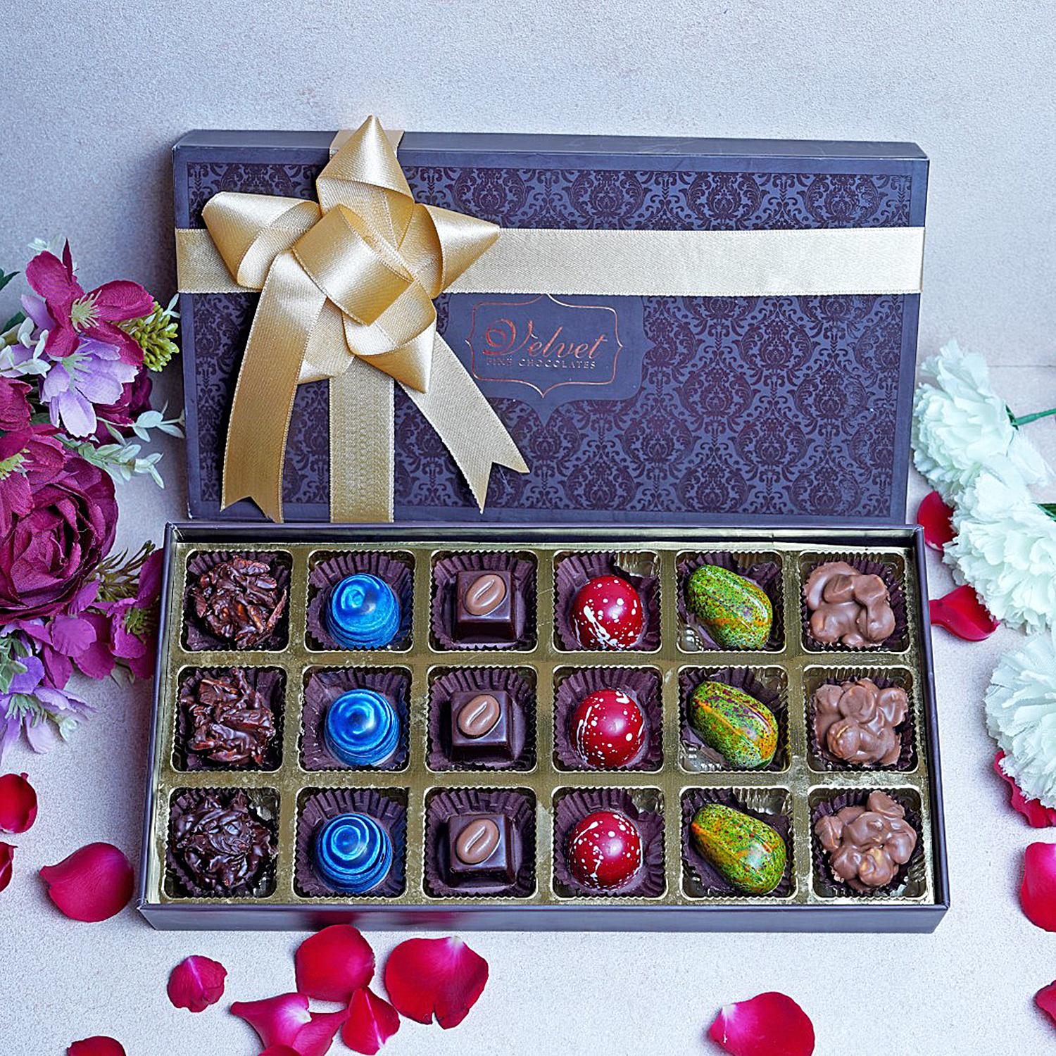 CARIAN'S BISTRO CARIANS Chocolate Gift Box, Box of Candy, Assorted India |  Ubuy