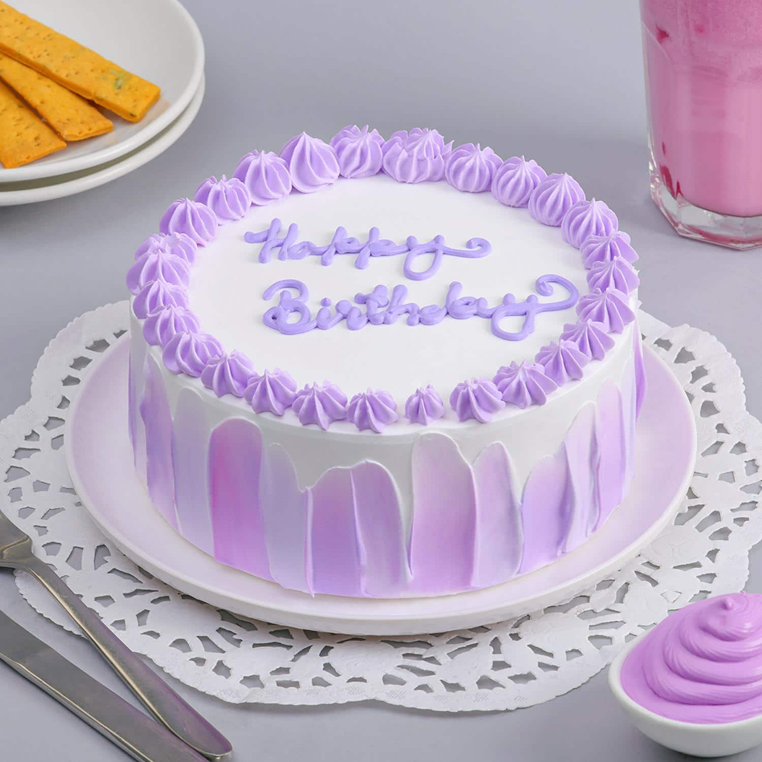 A simple purple floral cake :) | Instagram