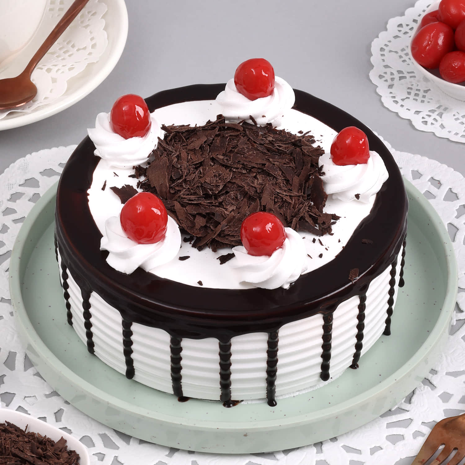The FloralMart Special Delicious Black Forest Cake with Cherry Topping |  Fresh Baked Cakes for Birthday, Anniversary & any Occasion (Standard) (0.5  KG) : Amazon.in: Grocery & Gourmet Foods