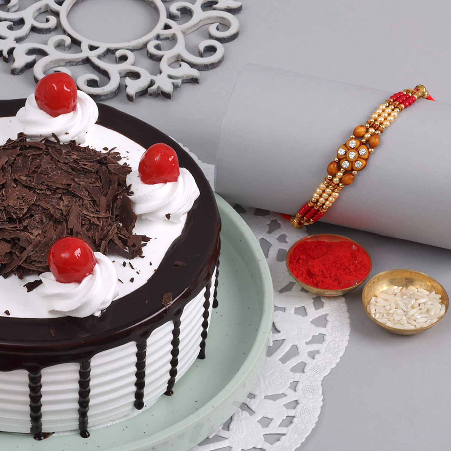 Buy/Send Heart Shape Black Forest Cake Half kg Online- Winni | Winni.in