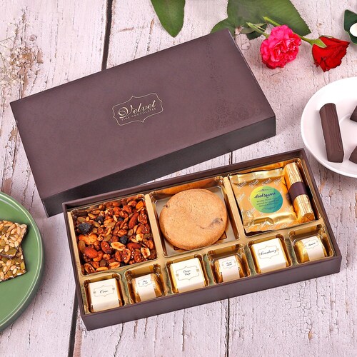 Buy Sweet And Nuts Delight Box