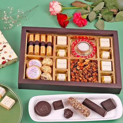 Diwali Sweetness And Crunch Hamper