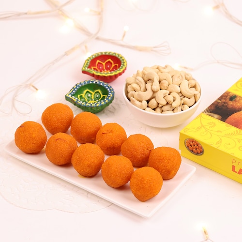 Buy Motichoor Laddu with Cashews N Diyas