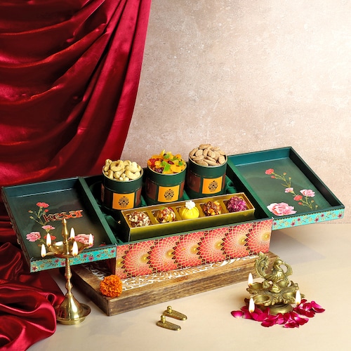 Buy Pichwai Royal Green Gift Box