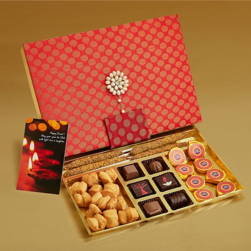 Buy Phooljadi and Truffle Keepsake Box