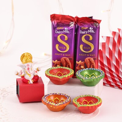 Set of 4 Diyas with Silk Chocolates and Ganesha Idol