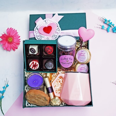 Heartwarming Womens Day Hamper