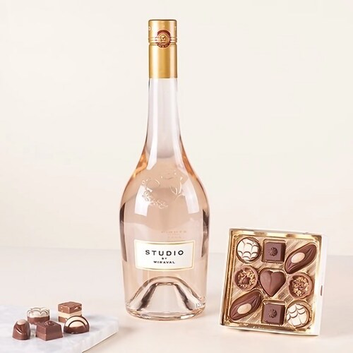 Buy Rose Wine and Mini Pralines Hamper