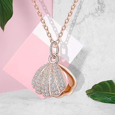 Golden Shell Elegance Necklace