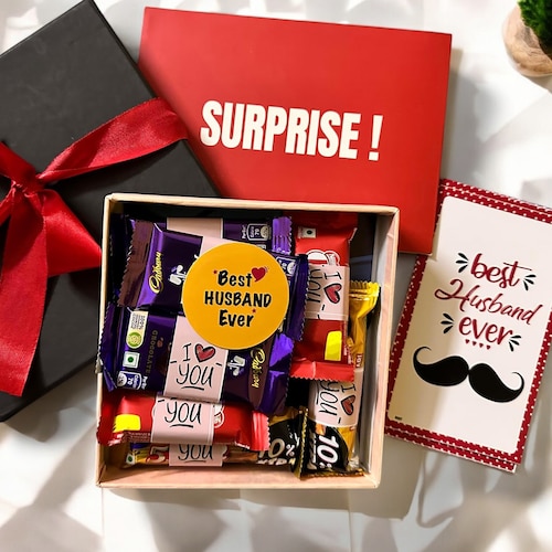 Buy Heartfelt Chocolate Hamper with Greeting