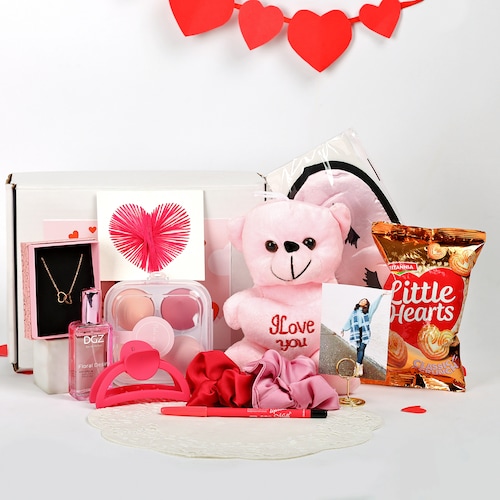 Buy Token Of Love Personalized Hamper