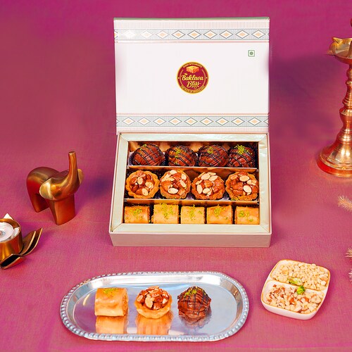Buy Regal Sweets Gift Box 250 gms