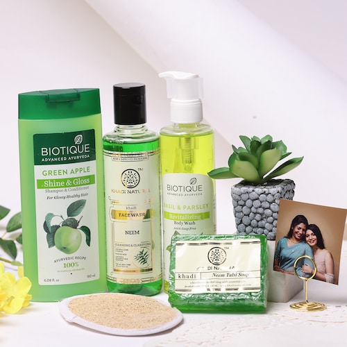 Buy Natures Glow Gift Hamper for Her