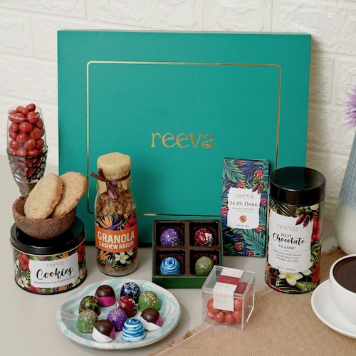 Buy Rakhi Hamper with Artisan Elegance and Chocolate Craft