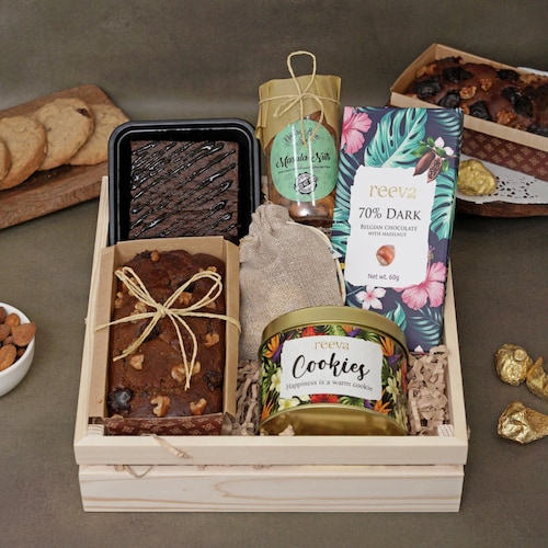 Buy Rakhi Hamper with Luxurious Bakes and Chocolate