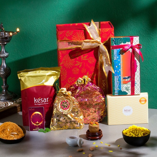 Buy Karwa Chauth Sargi Gift Box