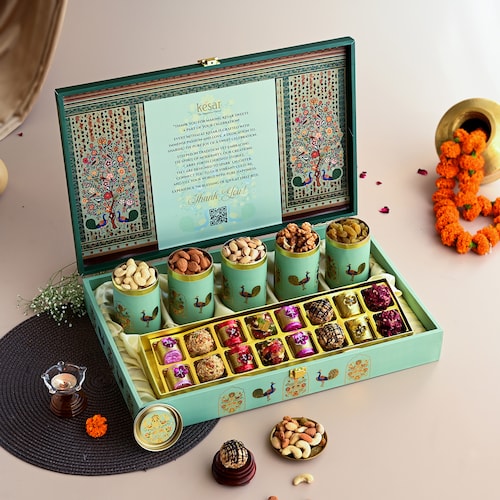 Buy Royal Coral And Jade Noor Gift Box