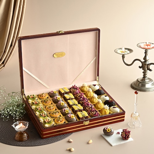 Buy Gourmet Assorted Laddoo in Lacquer Gift Box