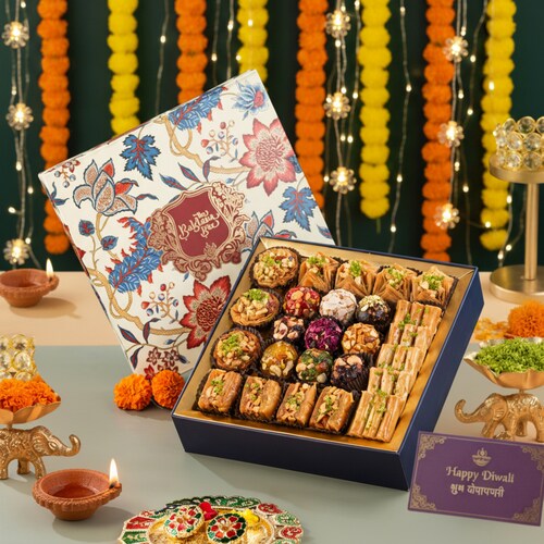 Buy Regalia Assorted Indian Fusiom and Baklava Sweets Box 580gms