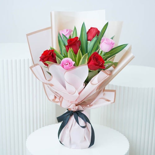 Buy Cute 7 Roses Bouquet