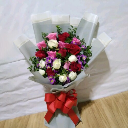 Buy Red White and Pink Roses Bouquet