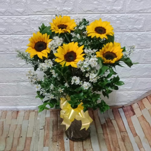 Buy 6 Sun Flowers Vase